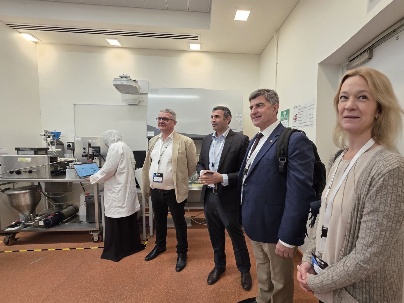 Lab tour to project partners from Khalifa University
