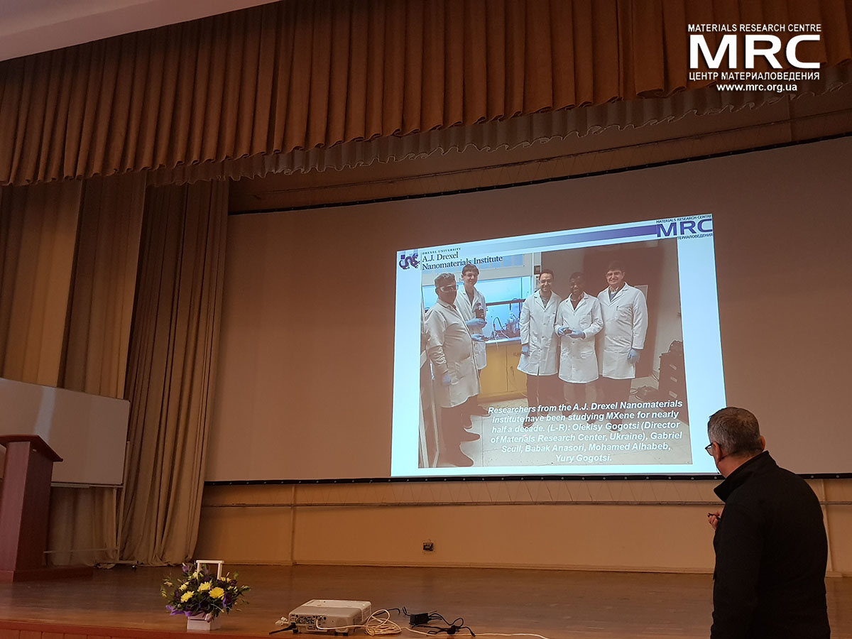 Алексей Гогоци выступил с презентацией исследований и совместных работ по технологии синтеза MXene, выполненной в сотрудничестве с группой из Университета Дрекселя, США Алексей Гогоци выступил с презентацией исследований и совместных работ по технологии синтеза MXene, выполненной в сотрудничестве с группой из Университета Дрекселя, США