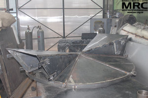 Верхняя крышка бункера с погрузочными отверстиями