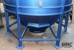 нижняя секция бункера со смотровыми окнами, изготовленные в Центре материаловедения