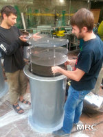 Установка тарельчатой этажерки, на ярусы которой укладываются кольца Рашига