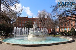 The fountain in "Wilson Square" shows the poet Pèire Godolin