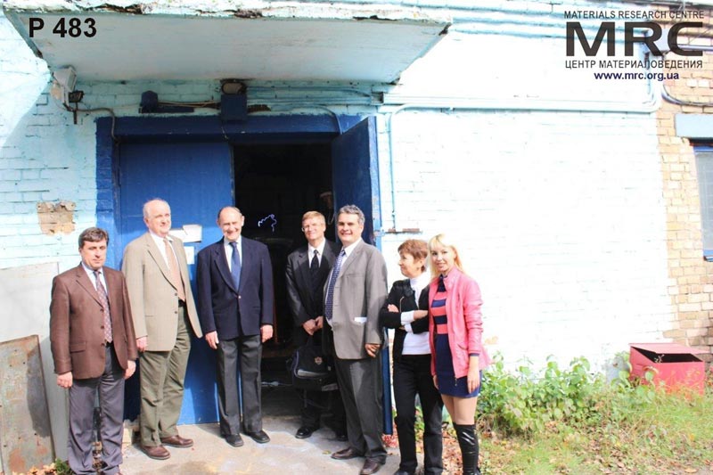 On the photo from the left: P 483 project manager Sayenko S. Yu., STCU’s Deputy Executive Director (USA) Vic Korsun, P 483 project collaborator Joseph Doninger,Dontech Global Inc., P 483 project technical monitor Dave Carter and Materials Research Centre’s director Gogotsi O. G. On the photo from the left: P 483 project manager Sayenko S. Yu., STCU’s Deputy Executive Director (USA) Vic Korsun, P 483 project collaborator Joseph Doninger,Dontech Global Inc., P 483 project technical monitor Dave Carter and Materials Research Centre’s director Gogotsi O. G.