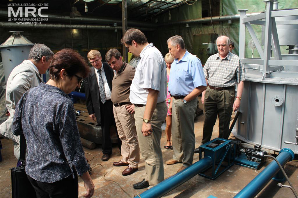 From left to right: I.Tomashevskaya (STCU), MRC Director O.Gogotsi, project technical monitor Dave Carter (Argonne National Laboratory, USA), project manager S.Saenko (KIPT), Igor Barsukov (American Energy Technologies Company, USA), Y. Zozulia (MRC), project manager M.Gubinskyi (NMetAU), Deputy Executive Director (USA) Vic Korsun (STCU), Materials Research Centre, August 2013