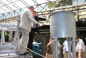 Technical discussion of project participants at MRC work premises, August 2013