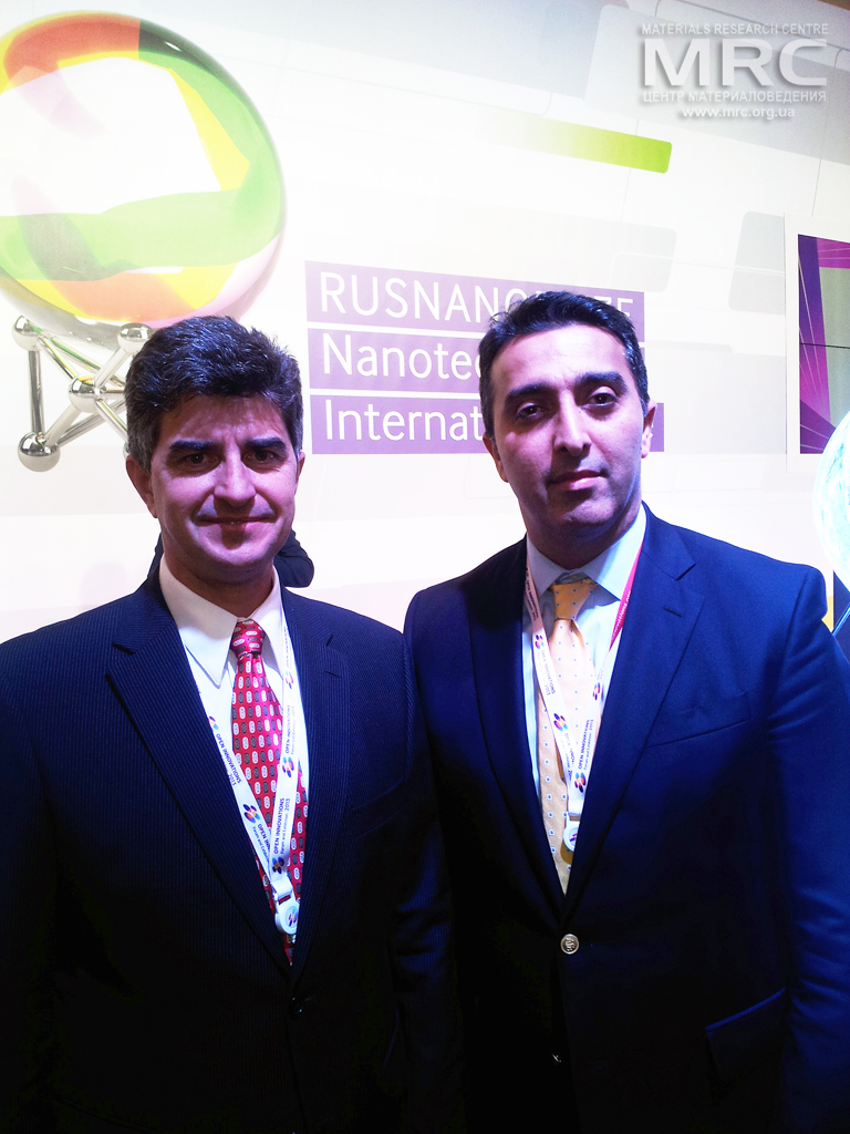 Член Комитета по присуждению премии профессор Юрий Гогоци,  директор  Института нанотехнологий, Университет Дрекселя (США) и лауреат премии RUSNANOPRIZE 2013 профессор Омид Фарокзад, Гарвардский Университет