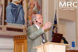 лекция заместителя исполнительного директора (от США) Украинского научно-технологического центра УНТЦ Вика Корсуна на тему Уроки и рекоммендации для научного и образовательного лидерства в Украине