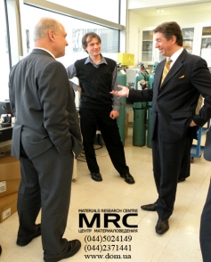Слева направо: Декан Инжинирингового центра доктор С.Гучери (dr. S.Gucheri), доктор Вадим Мочалин (Dr. V. Mochalin) и Постоянный представитель Украины при ООН Ю.Сергеев Слева направо: Декан Инжинирингового центра доктор С.Гучери (dr. S.Gucheri), доктор Вадим Мочалин (Dr. V. Mochalin) и Постоянный представитель Украины при ООН Ю.Сергеев ( Permanent representative of Ukraine at UNO of Yu.Sergeev )