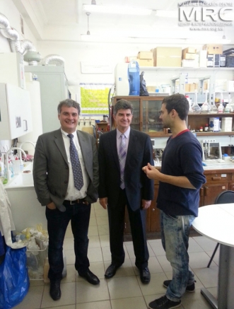 Алексей Гогоци, Юрий Гогоци и Дмитрий Семененко, лаборатория , МГУ, ноябрь 2013г