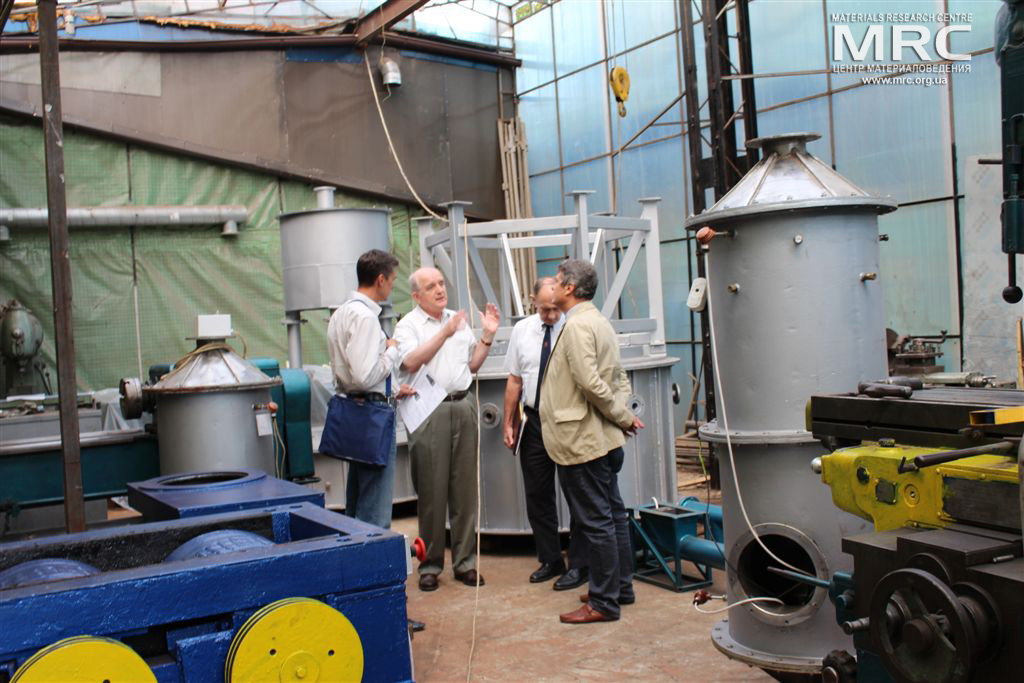 Preparation to transportation of manufactured equipment, work discussion, Materials Research Centre, August 2013